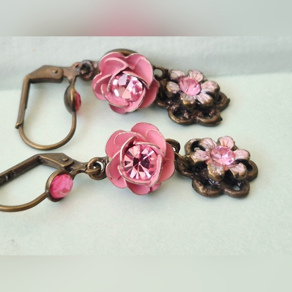 Jewelry - Earrings With Bronze Tone And Flowers With Pink Rhinstones. Delicate Vintage
